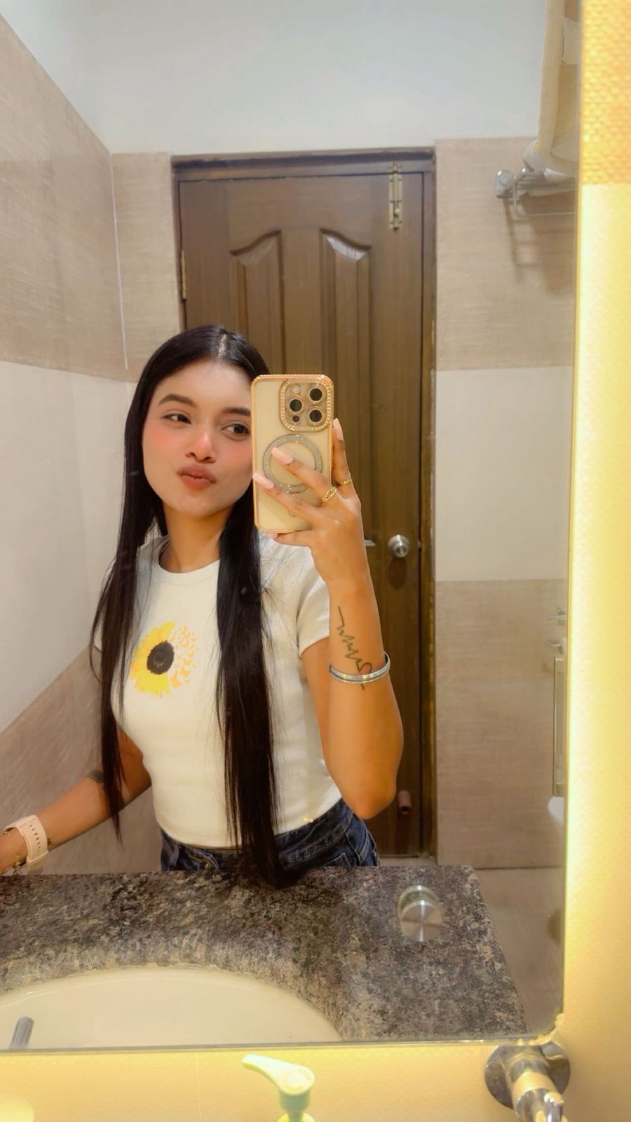 Call girls in Pune 100% genuine call girls 24x7